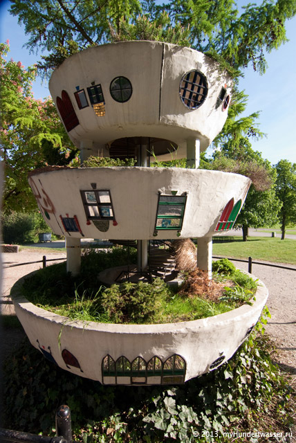 Фриденсрайх Хундертвассер. Модель многоэтажного лугового дома. Вест-парк, Мюнхен. Германия